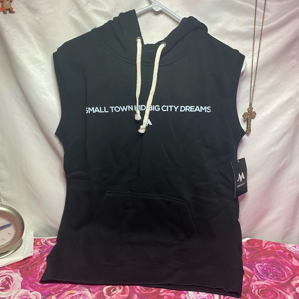 Mens mentality small town kid big city dreams sleeveless hoodie